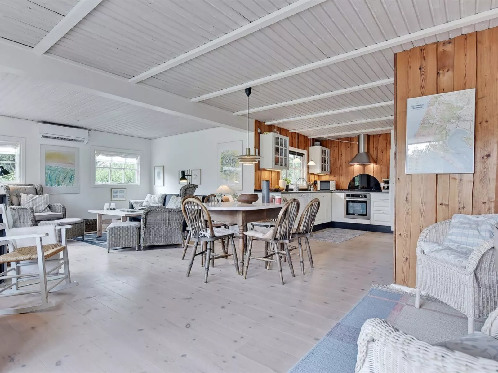 "Dines" - 1km from the sea-Inside