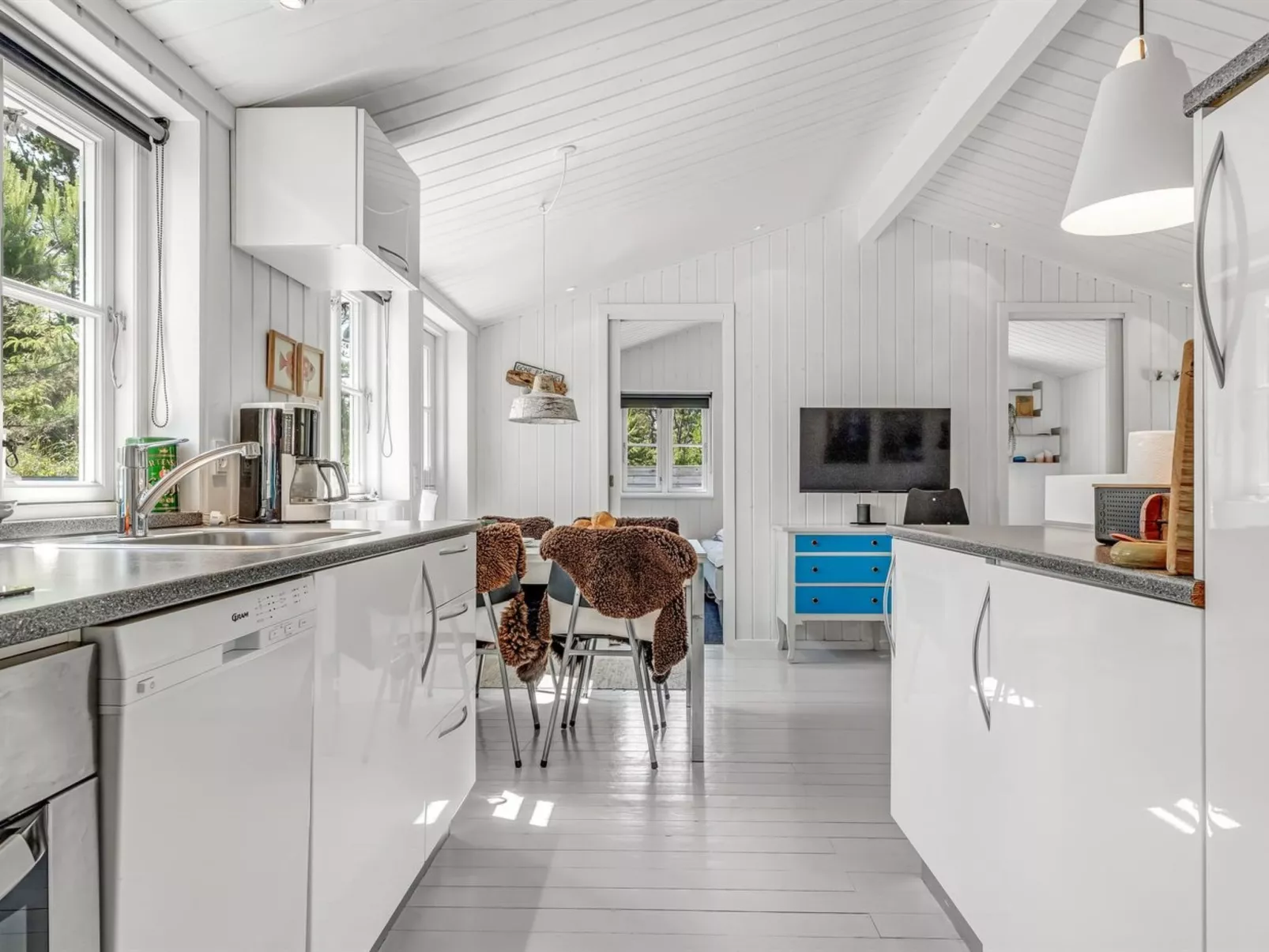 "Thorkil" - 800m from the sea-Inside