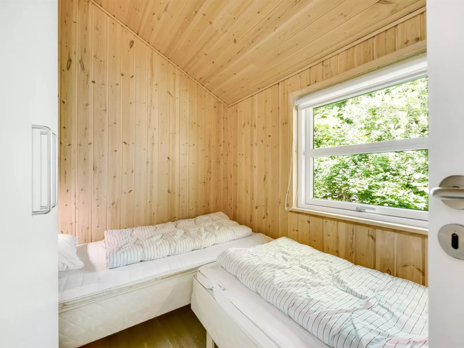 "Thorketil" - 1.1km from the sea-Inside