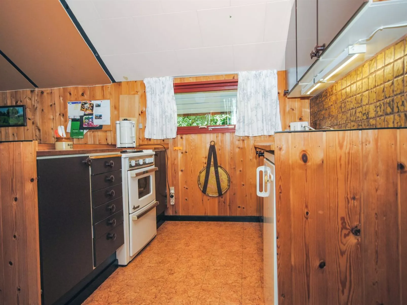 "Naema" - 600m to the fjord-Inside