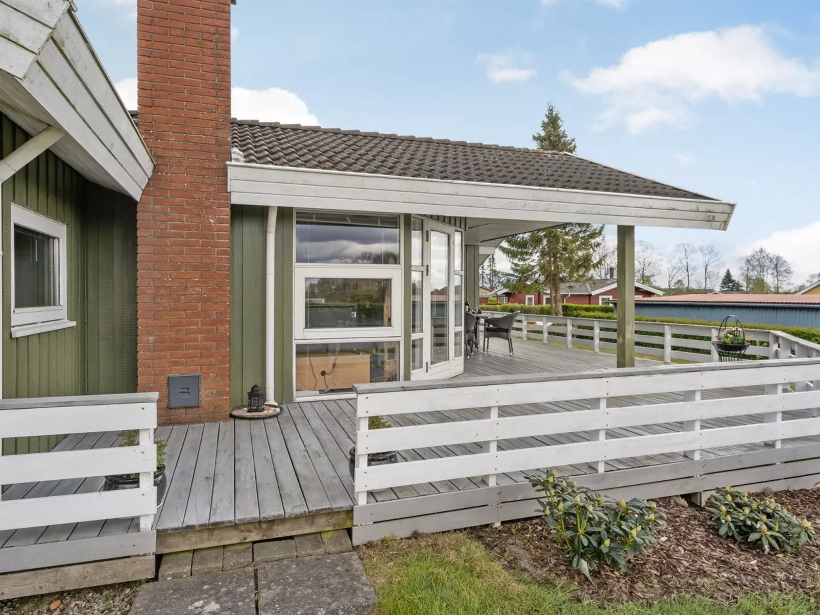 "Guldborg" - 400m to the fjord-Outside