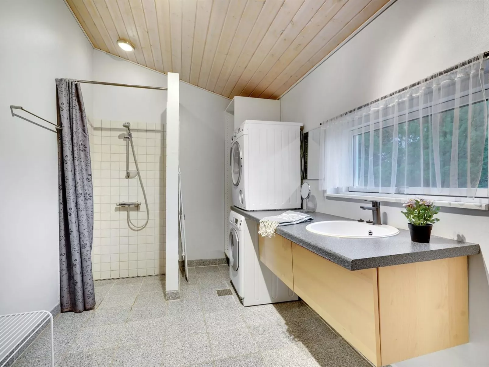 "France" - 1.1km from the sea-Drinnen