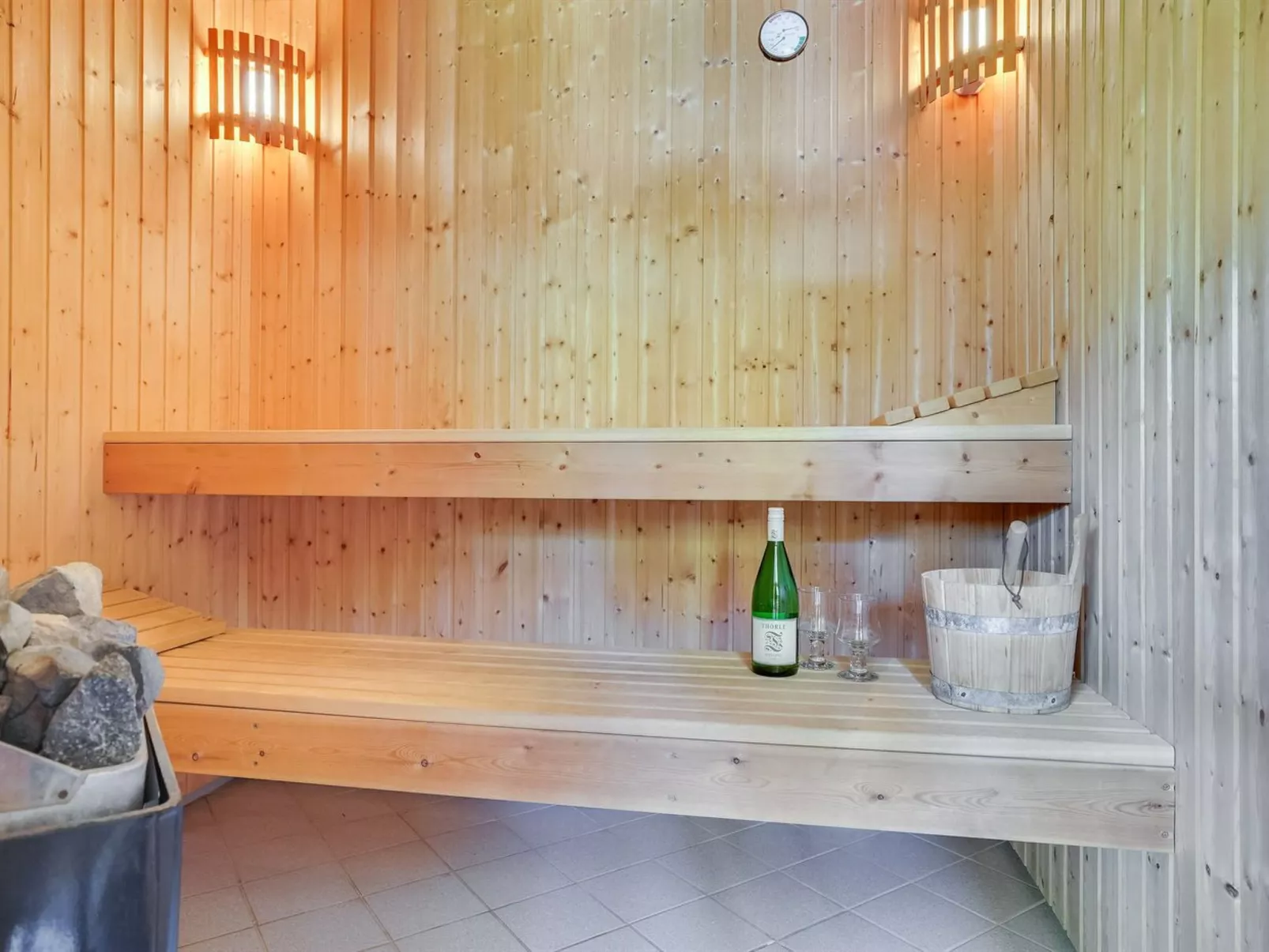 "Reidar" - 1km from the sea-Inside