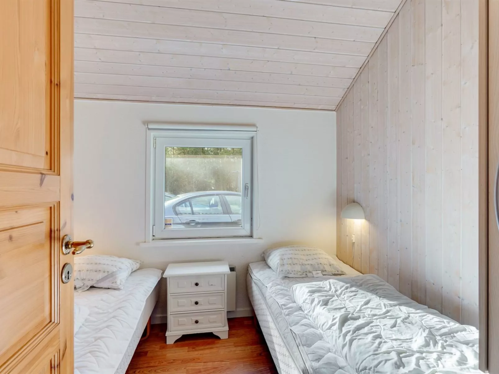 "Jul" - 900m from the sea-Dedans