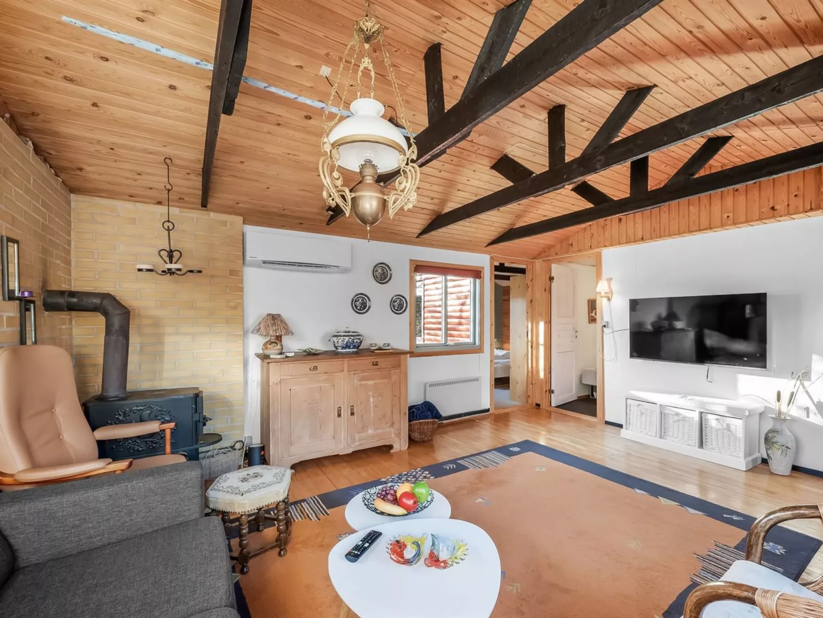 "Alpi" - 250m to the fjord-Inside