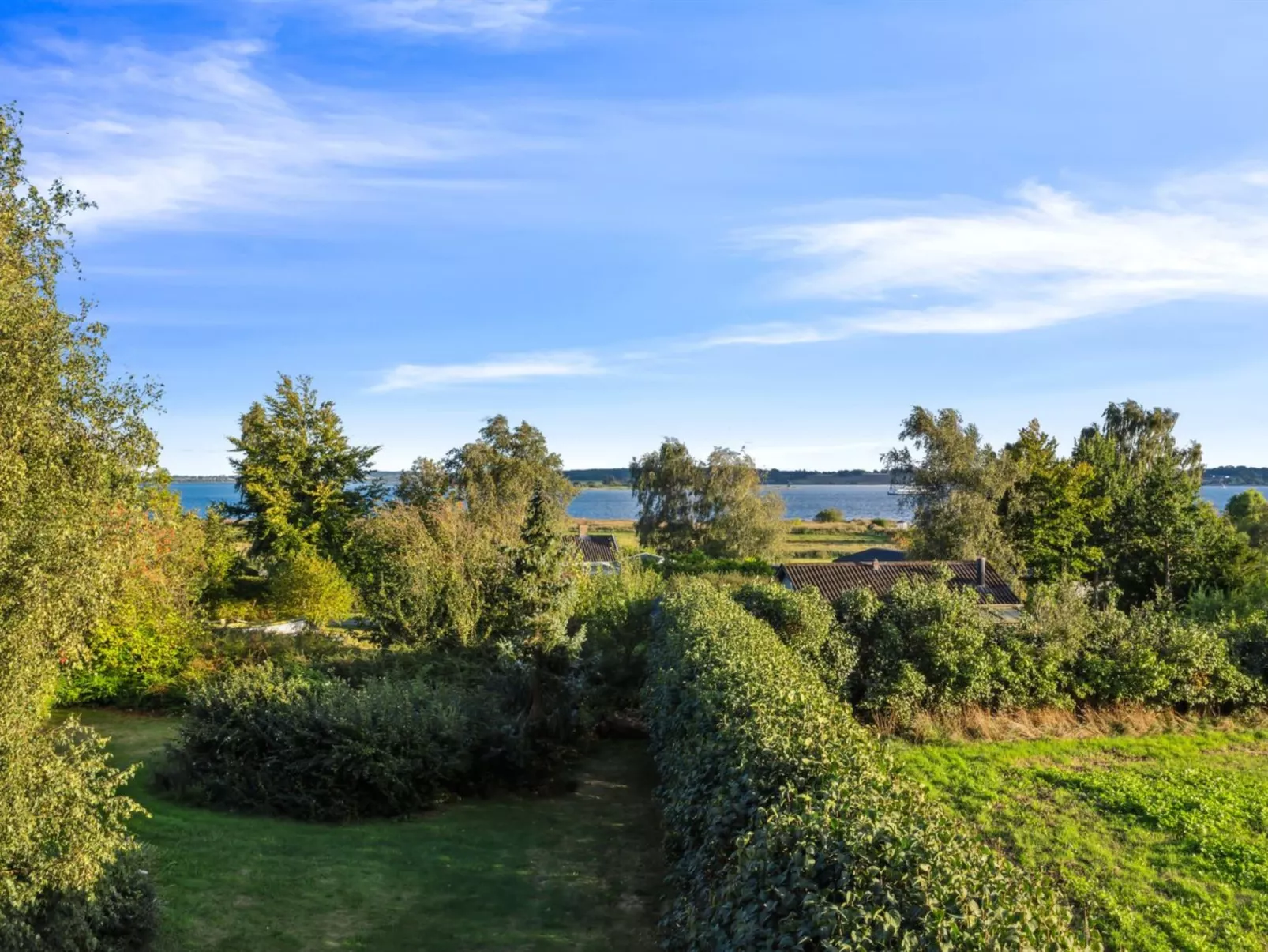 "Erikka" - 300m to the fjord-Outside