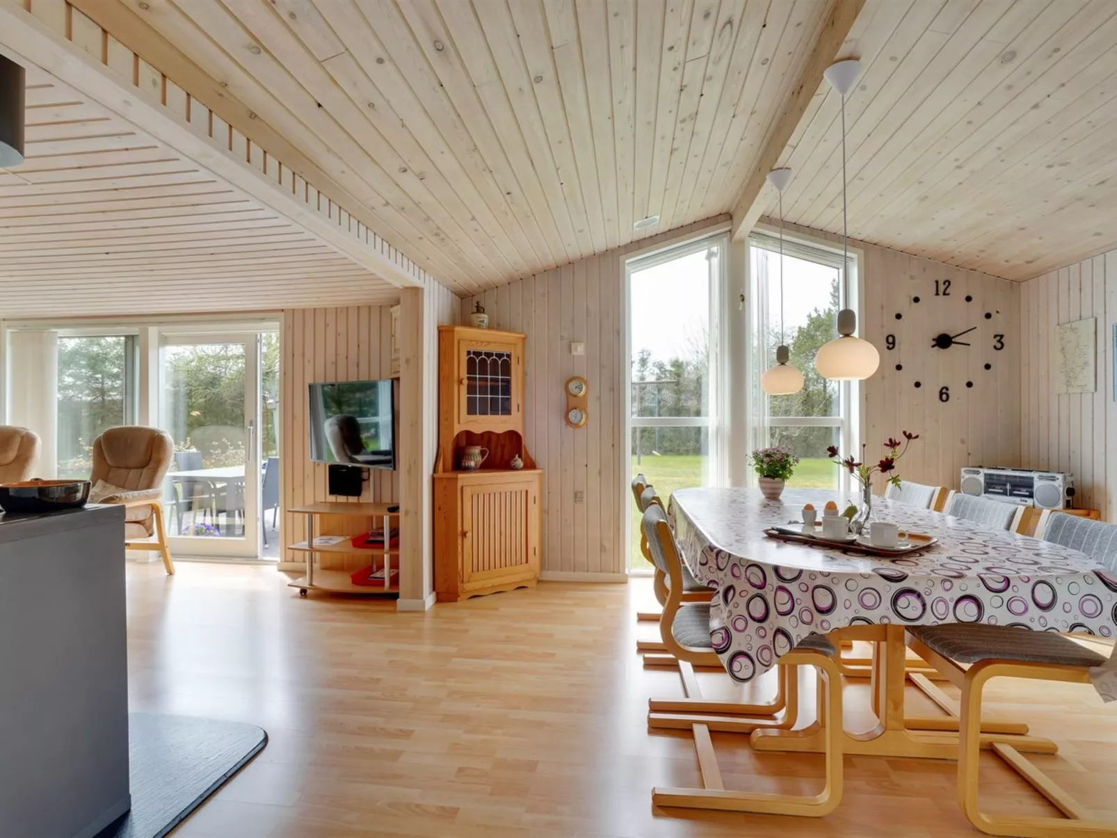 "Hope" - 350m to the fjord-Drinnen