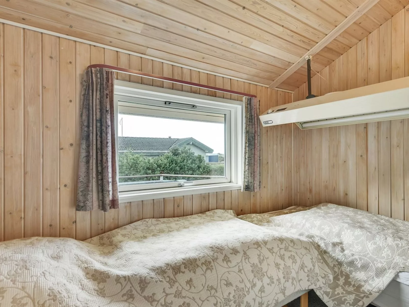 "Hjalmar" - 400m from the sea-Inside