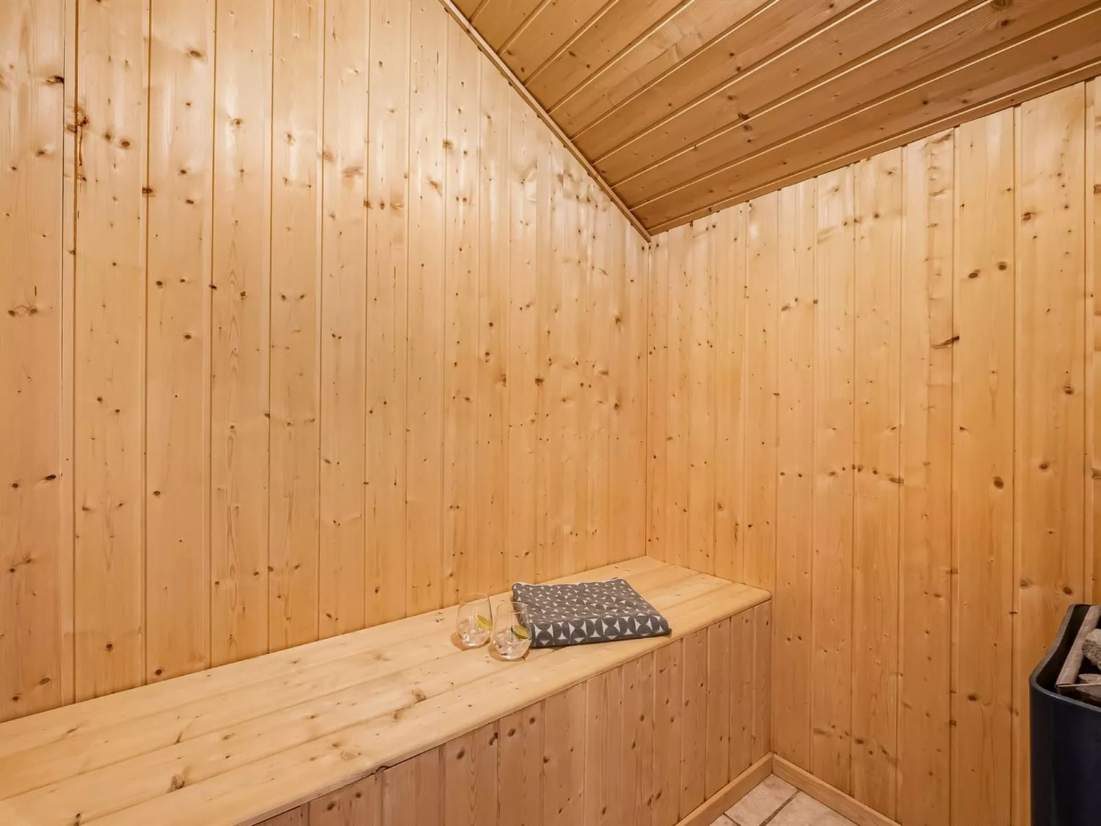 "Elfrun" - 250m from the sea-Inside