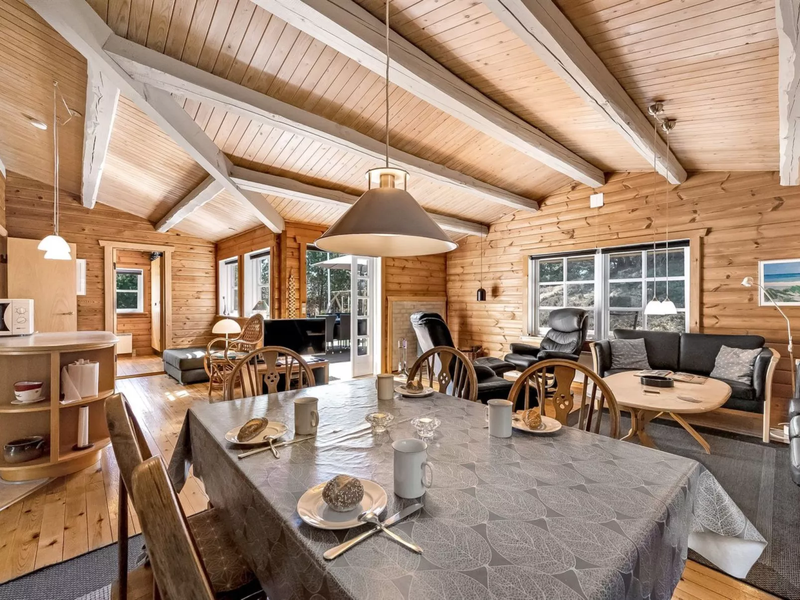 "Yaris" - 800m to the fjord-Inside