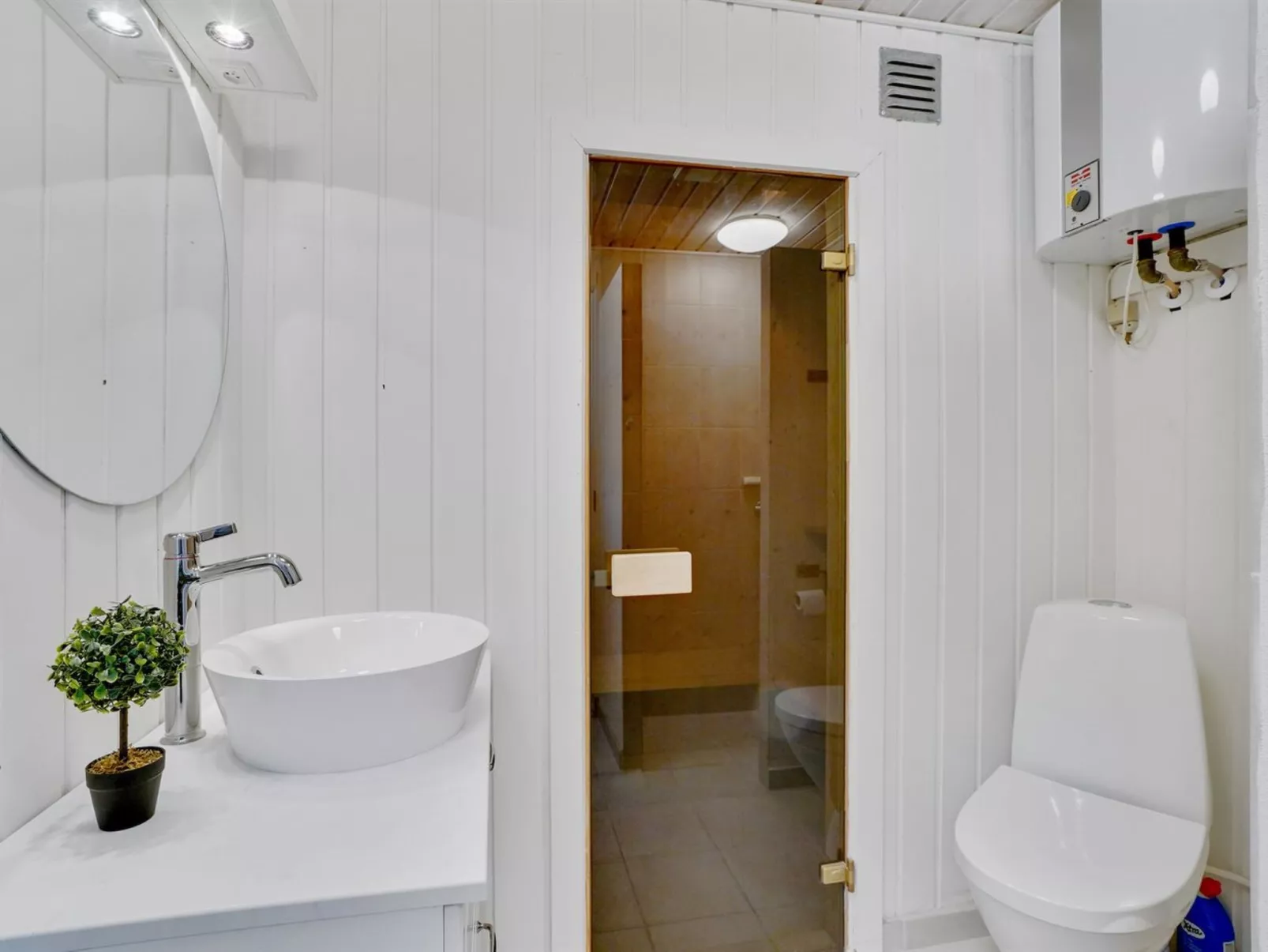 "Styrmer" - 1.2km from the sea-Inside