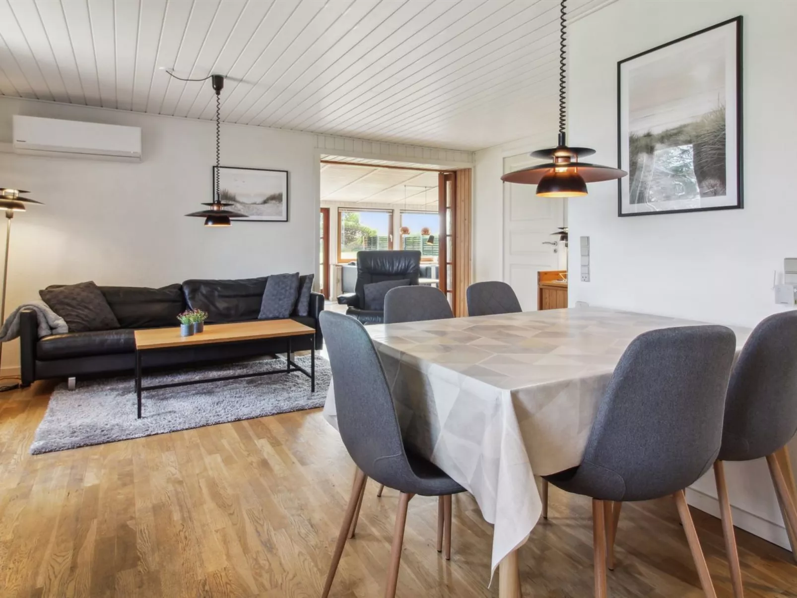 "Øvli" - 3.8km from the sea-Drinnen