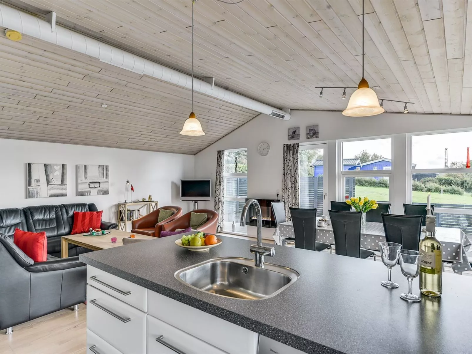 "Sylvelin" - 400m to the fjord-Inside