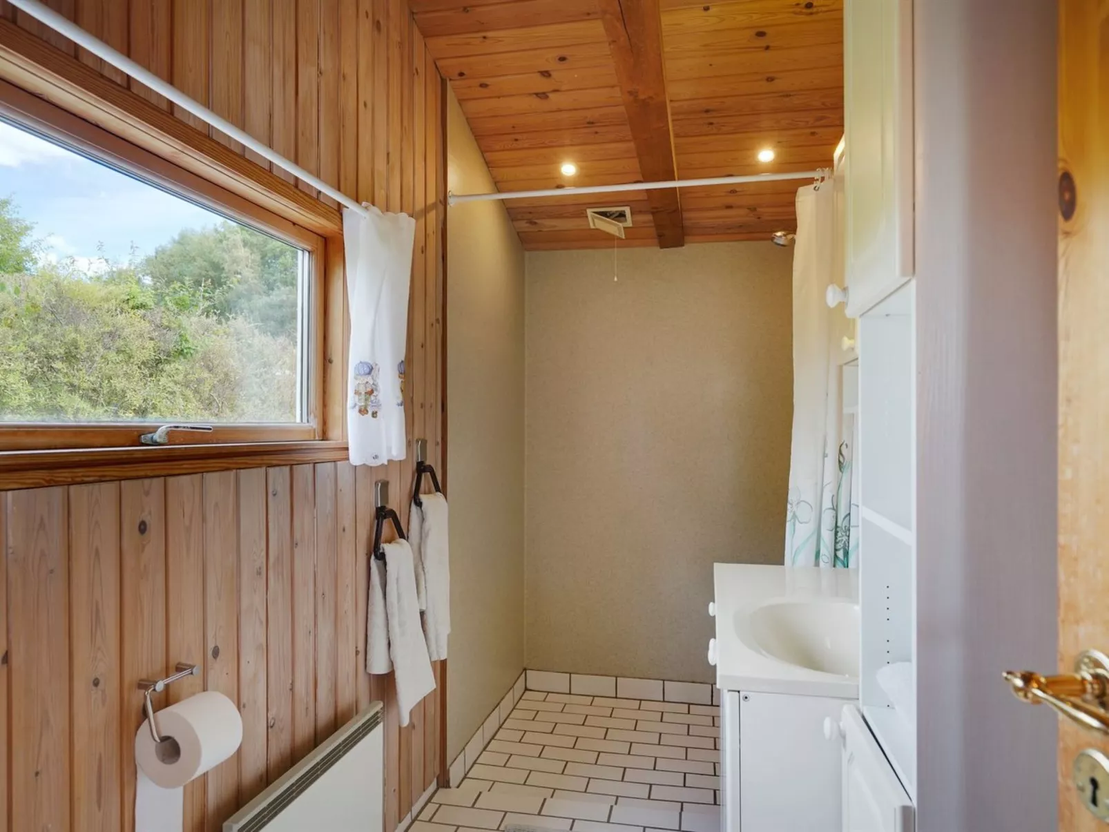 "Herulf" - 100m from the sea-Dedans