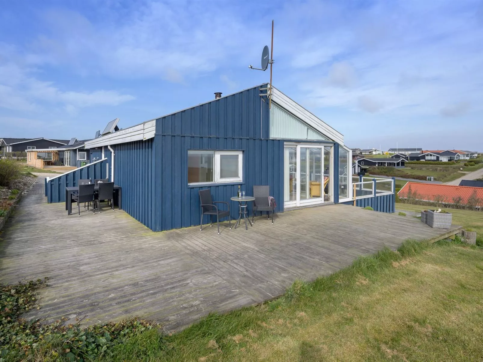 "Rajna" - 95m to the fjord-Outside