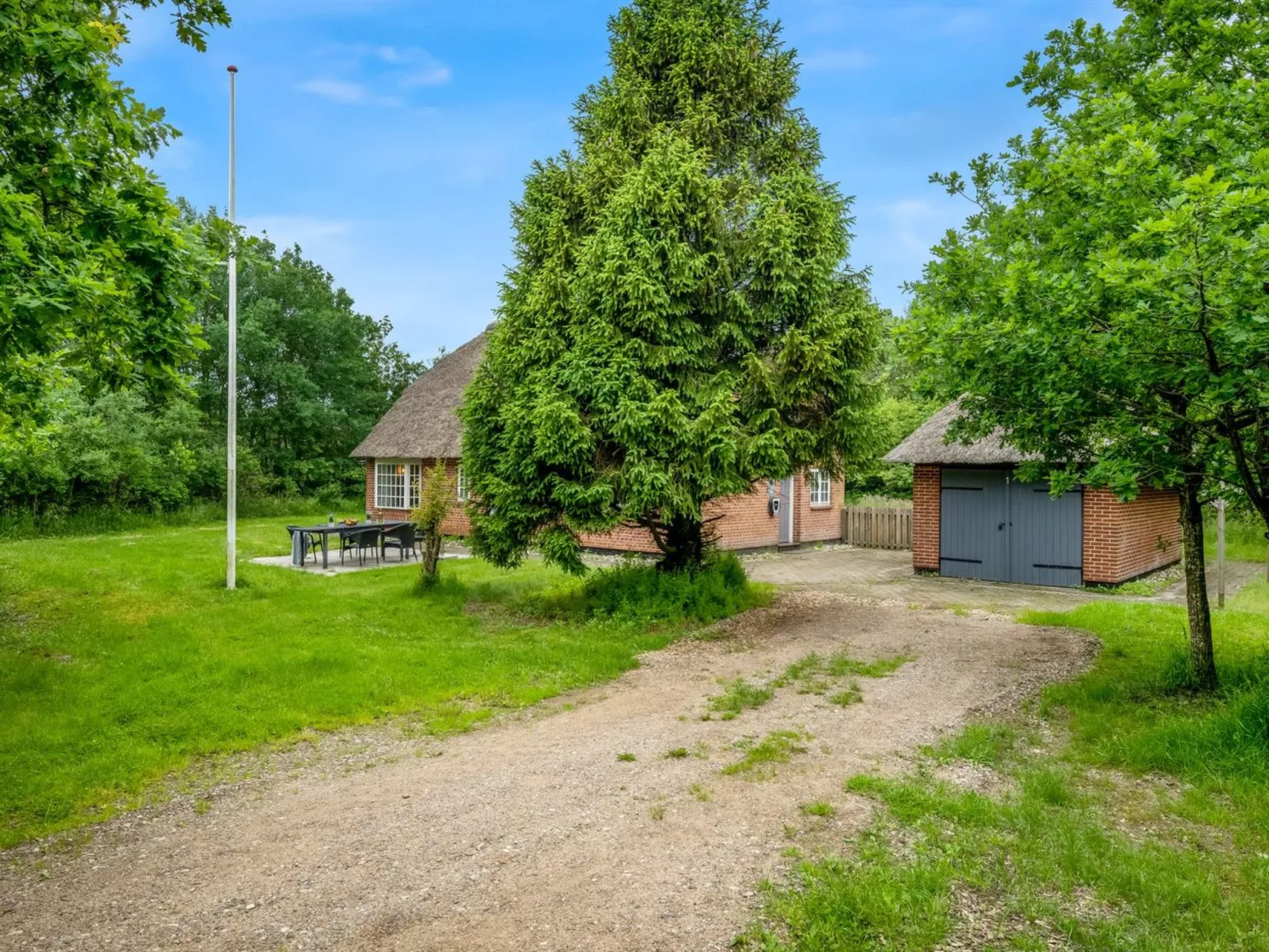 "Thoren" - 2km from the sea-Outside