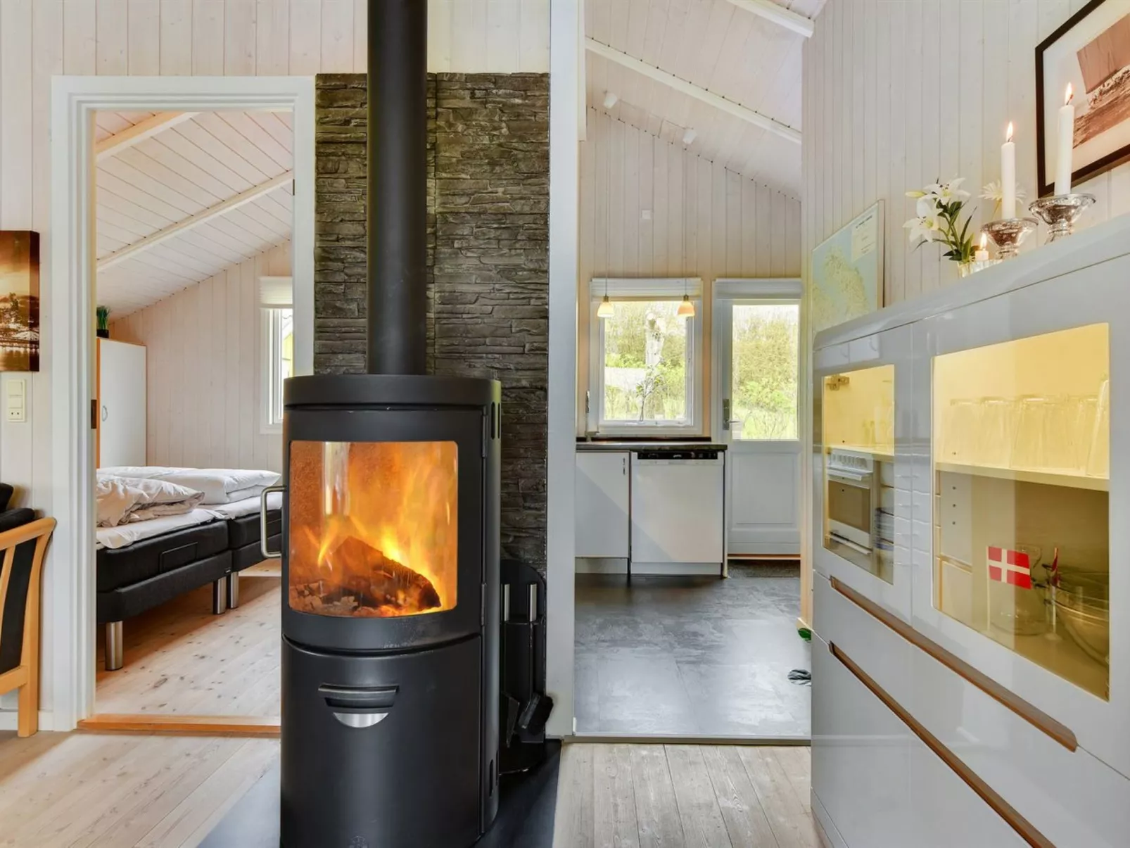 "Hwiting" - 200m from the sea-Inside