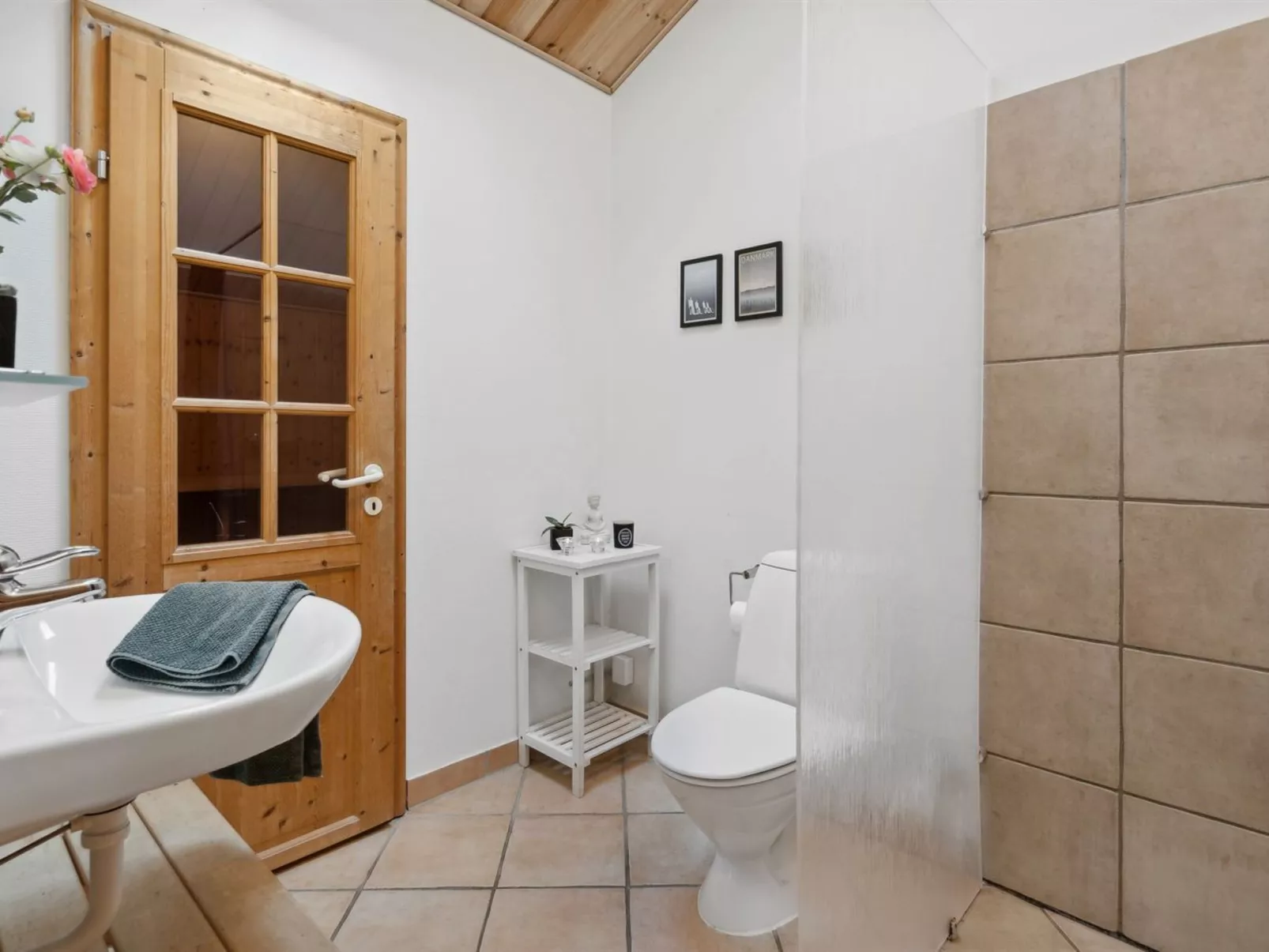 "Amanda" - 30km from the sea-Inside