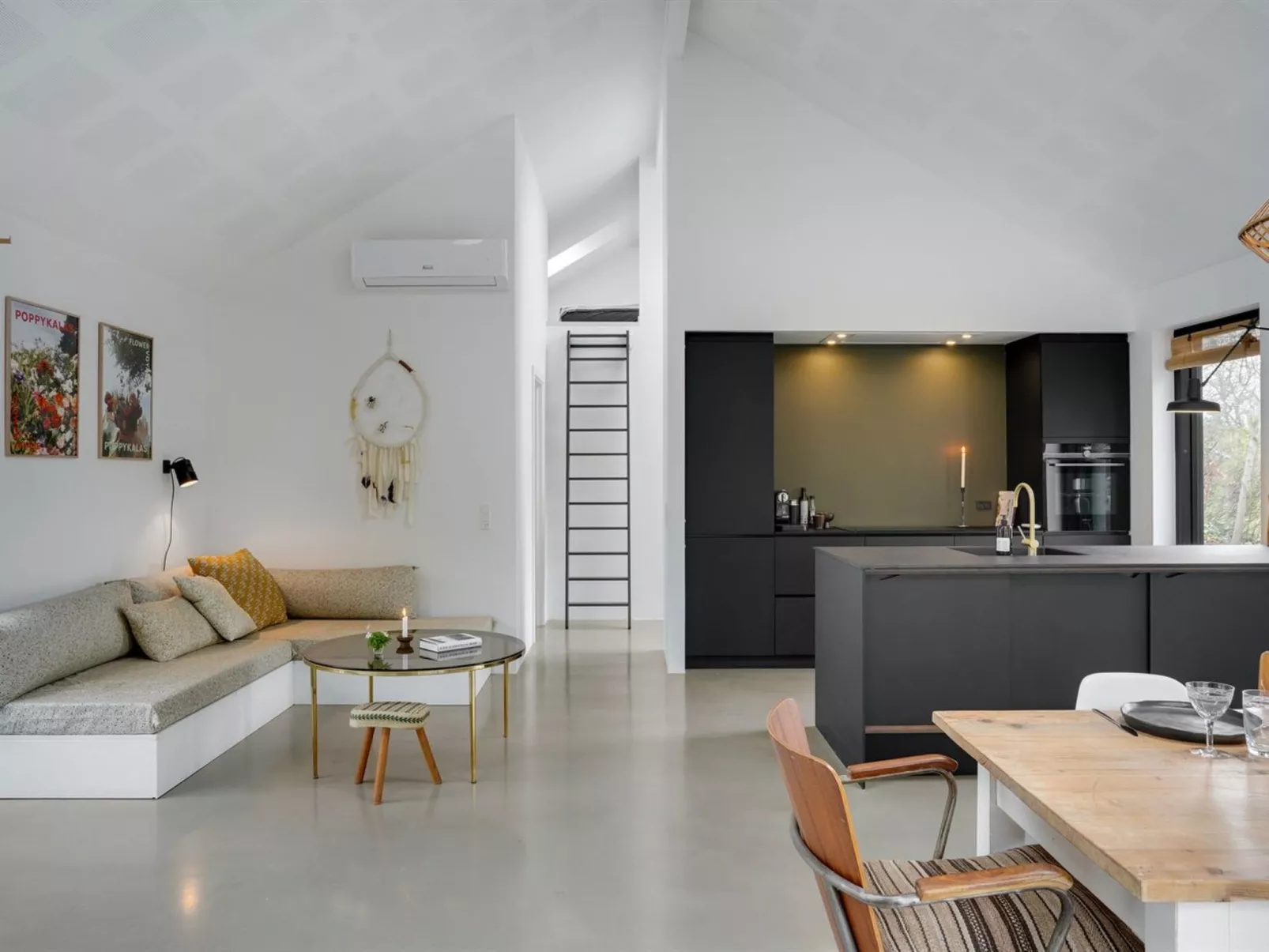 "Michael" - 400m from the sea-Drinnen