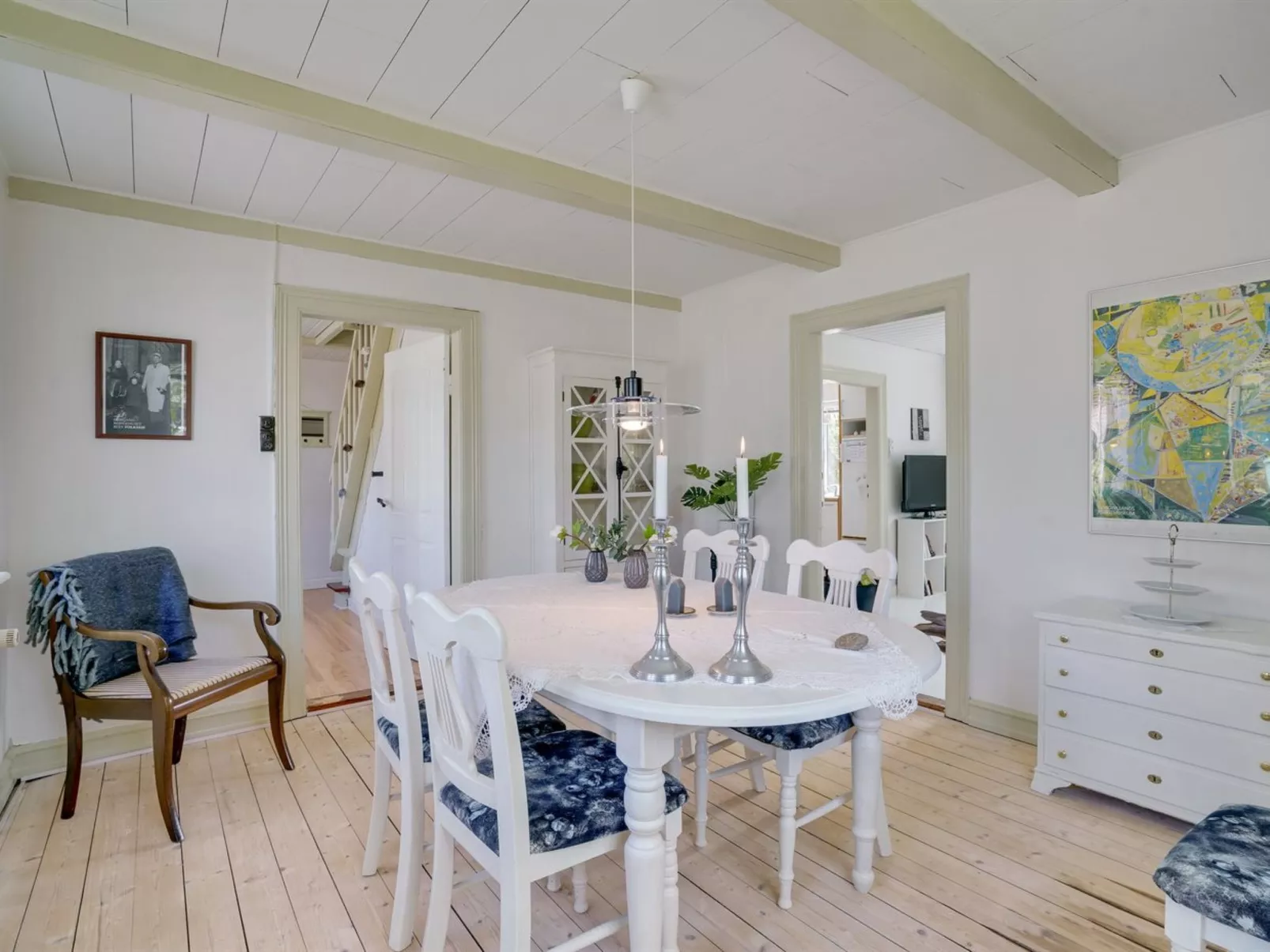 "Nevis" - 1.5km from the sea-Inside