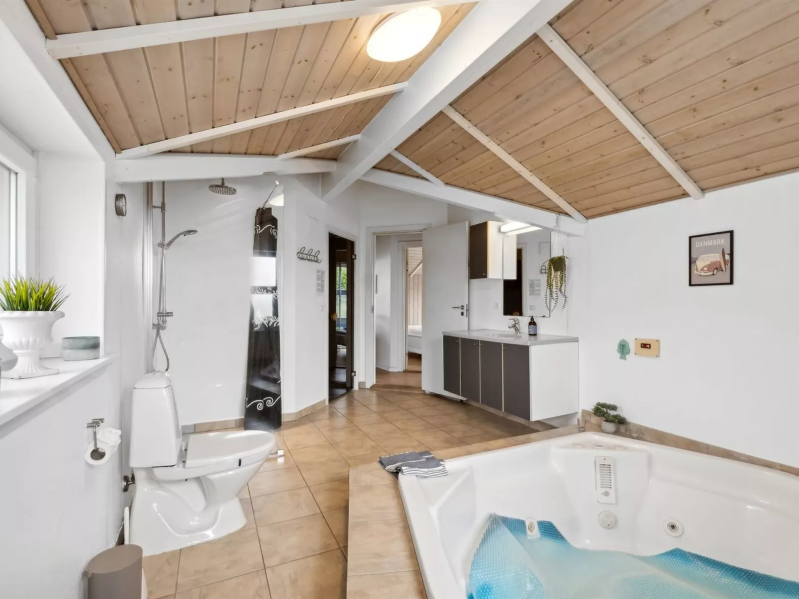 "Spurv" - 1.8km from the sea-Inside