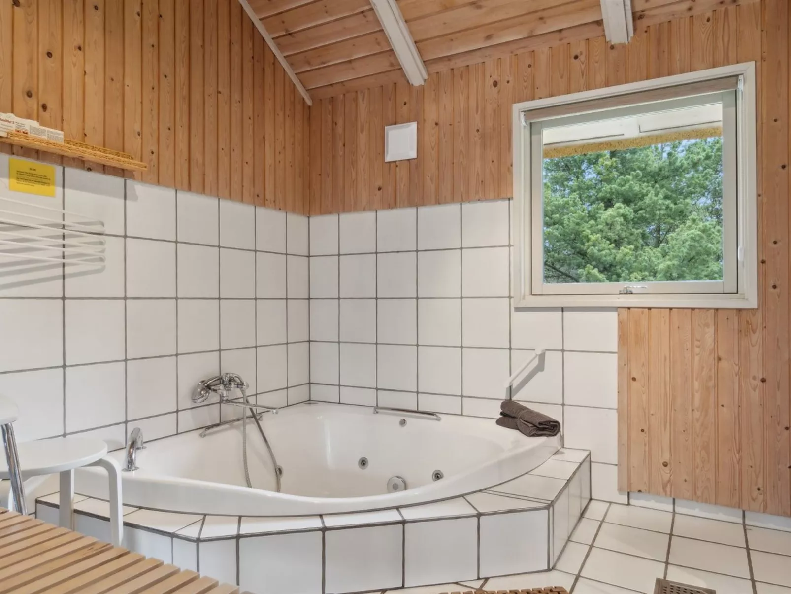 "Wale" - 3.3km from the sea-Drinnen