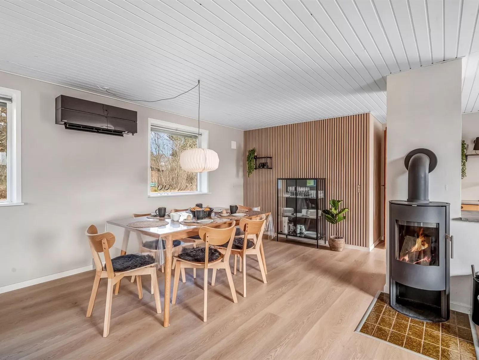 "Gundis" - 500m to the fjord-Inside