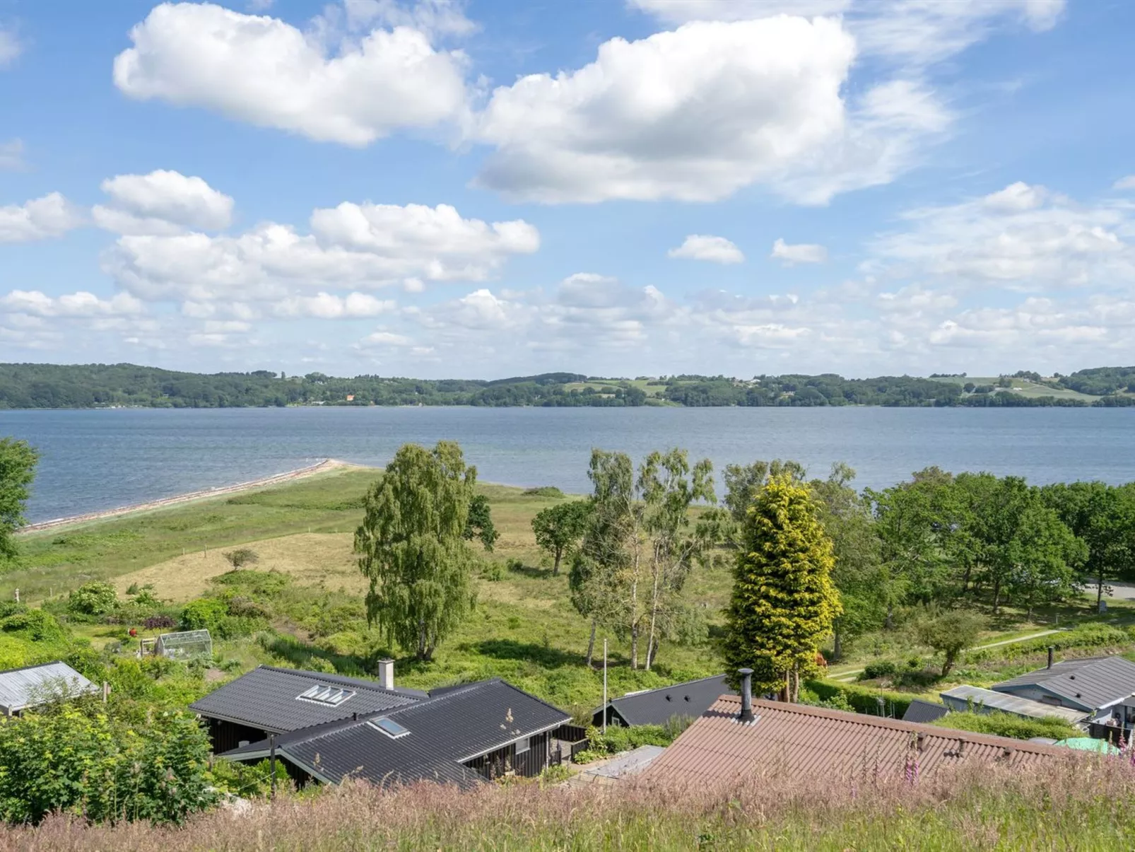 "Launo" - 150m to the fjord-Outside