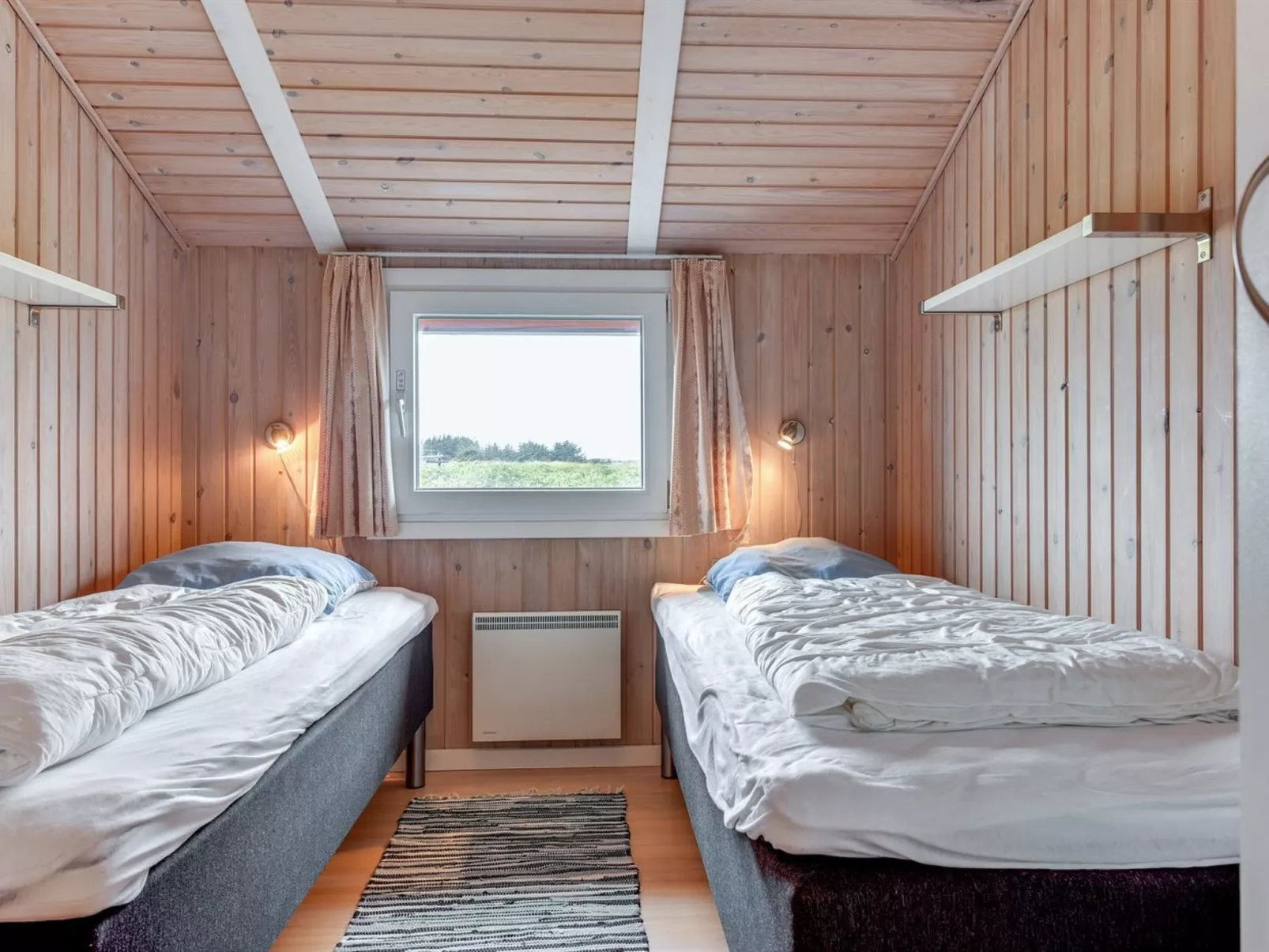 "Mogens" -  from the sea-Dedans