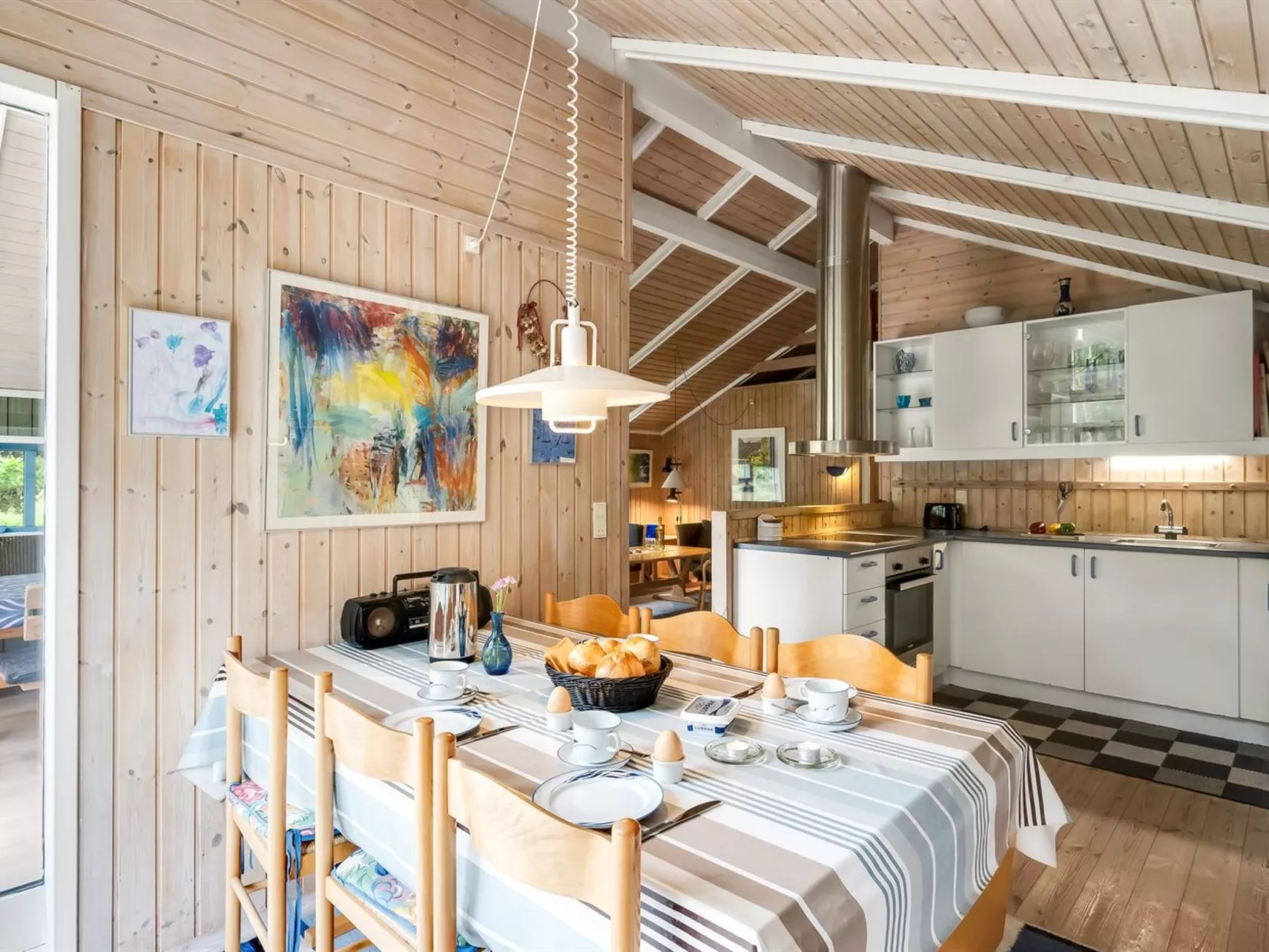 "Aamu" - 300m to the fjord-Inside