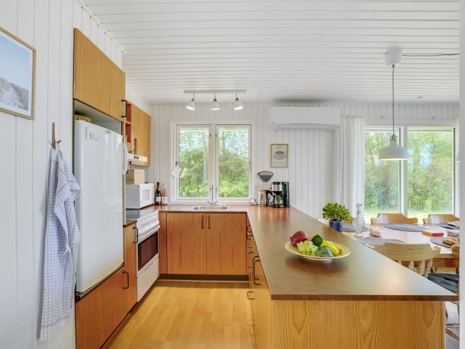 "Thina" - 750m to the fjord-Inside