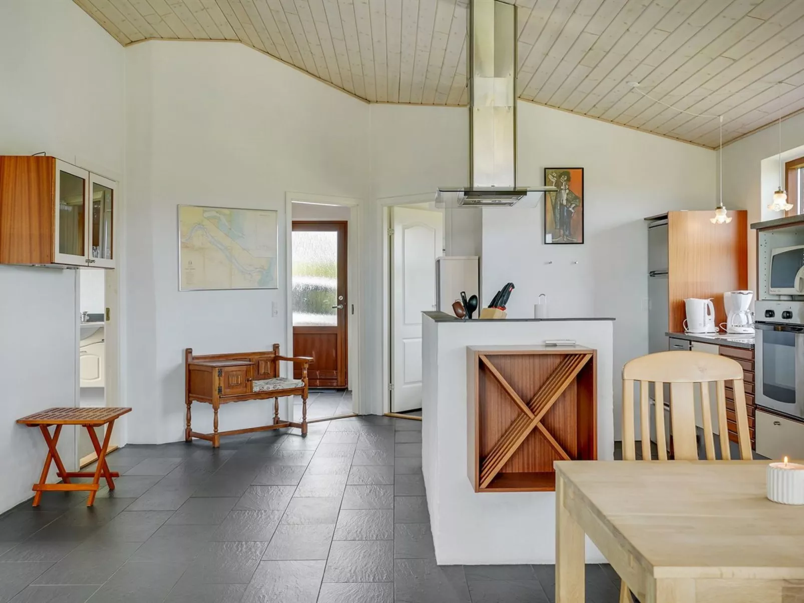 "Roope" - 50m from the sea-Drinnen