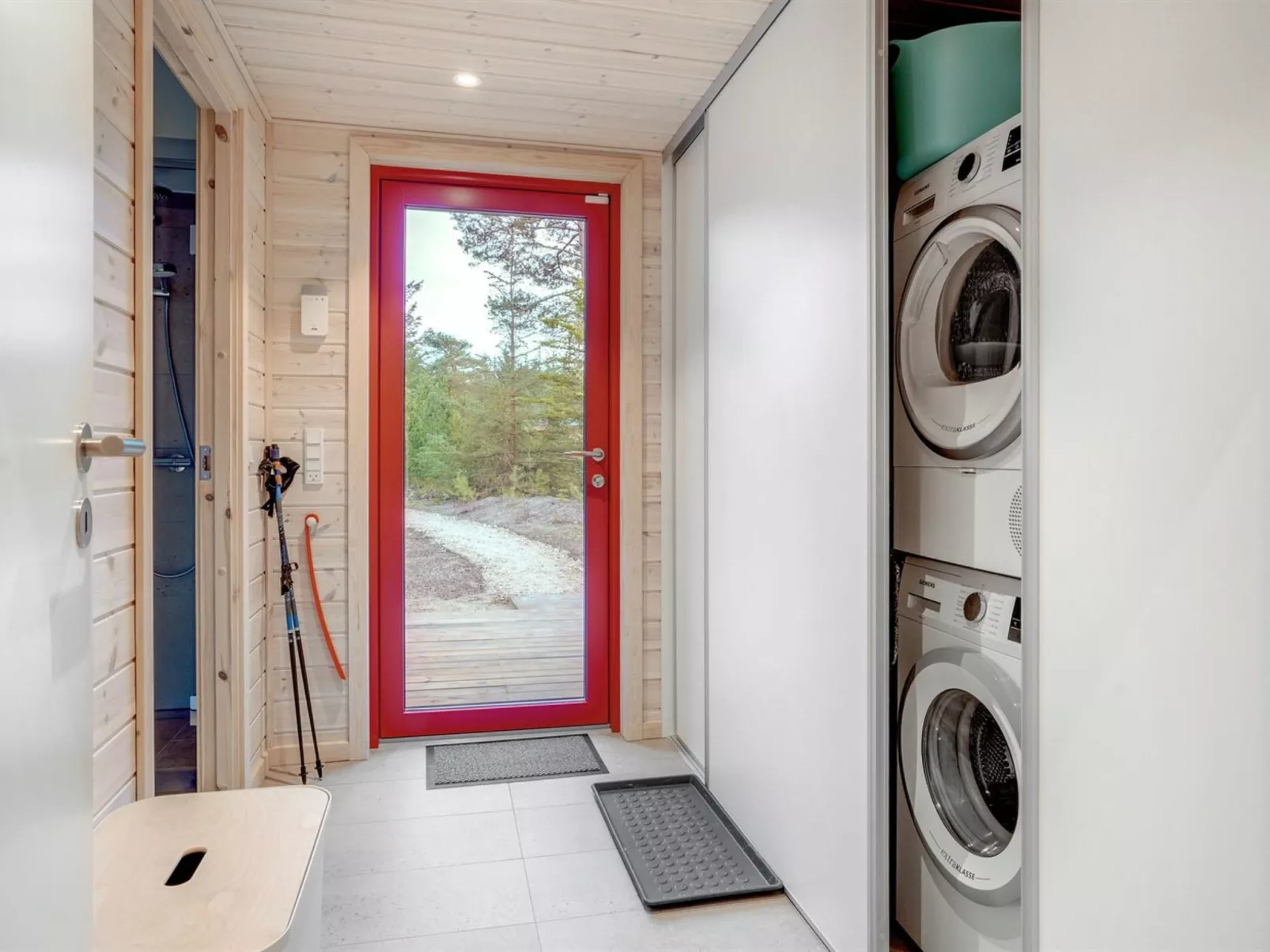 "Gunnor" - 1.3km from the sea-Inside