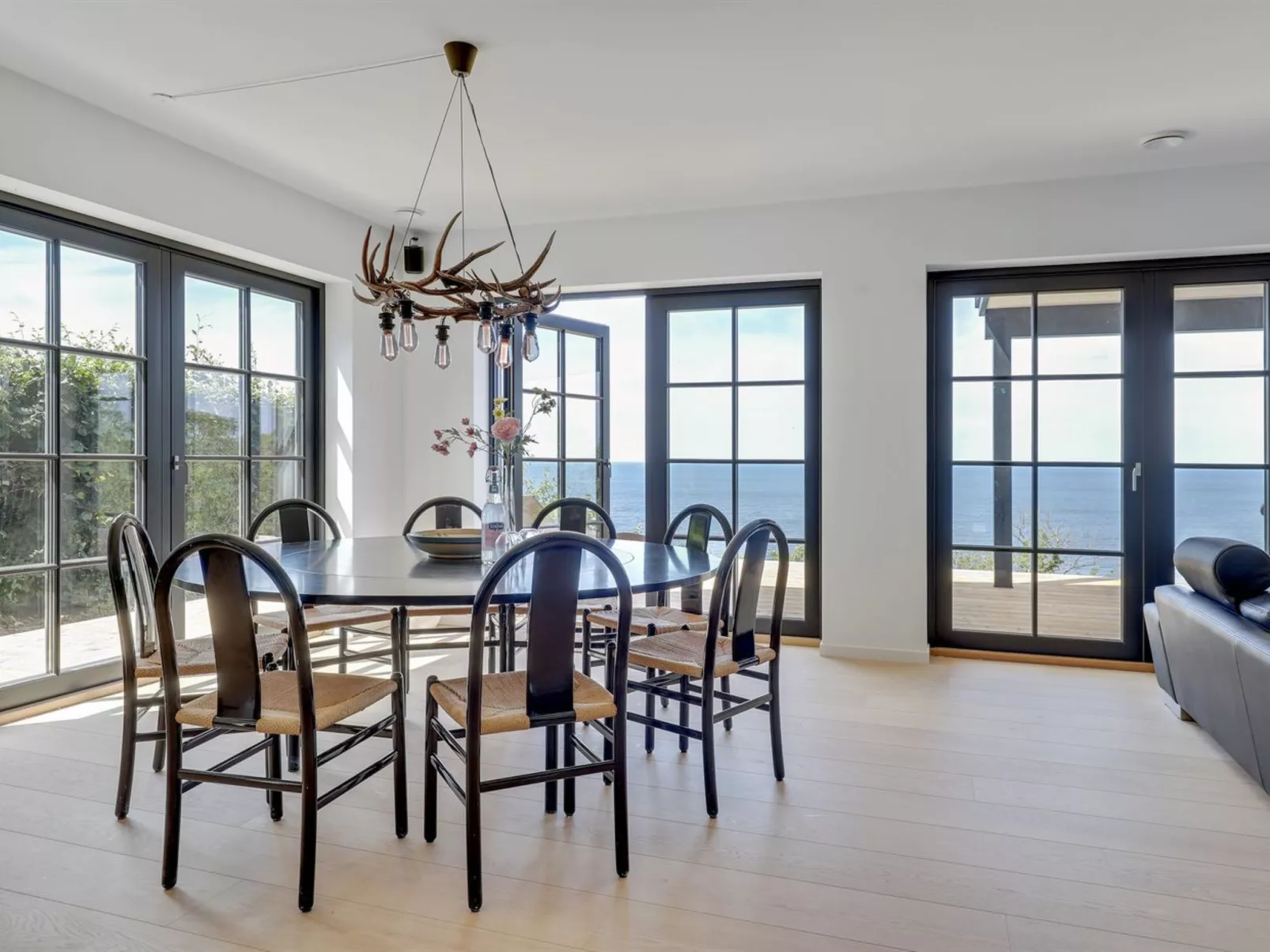 "Thormoth" - 200m from the sea-Inside