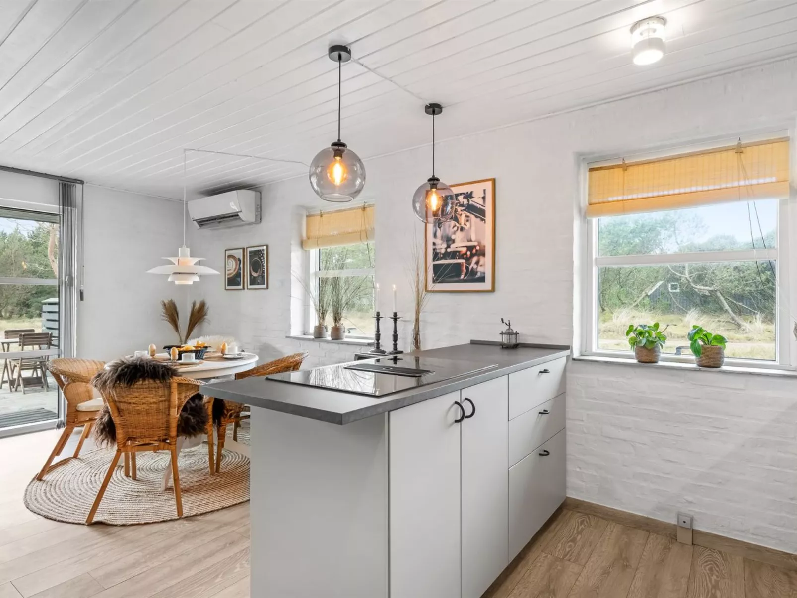 "Roswitha" - 1.5km from the sea-Inside