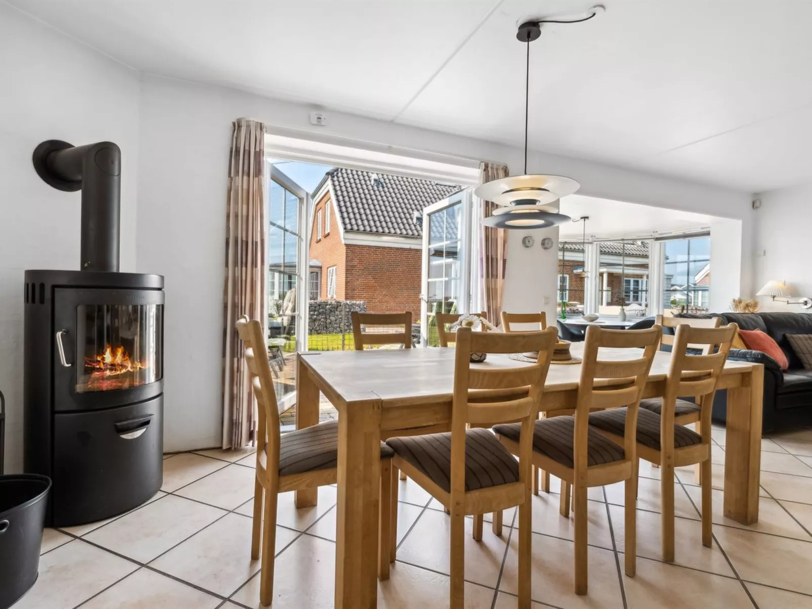 "Langsom" - 100m from the sea-Dedans