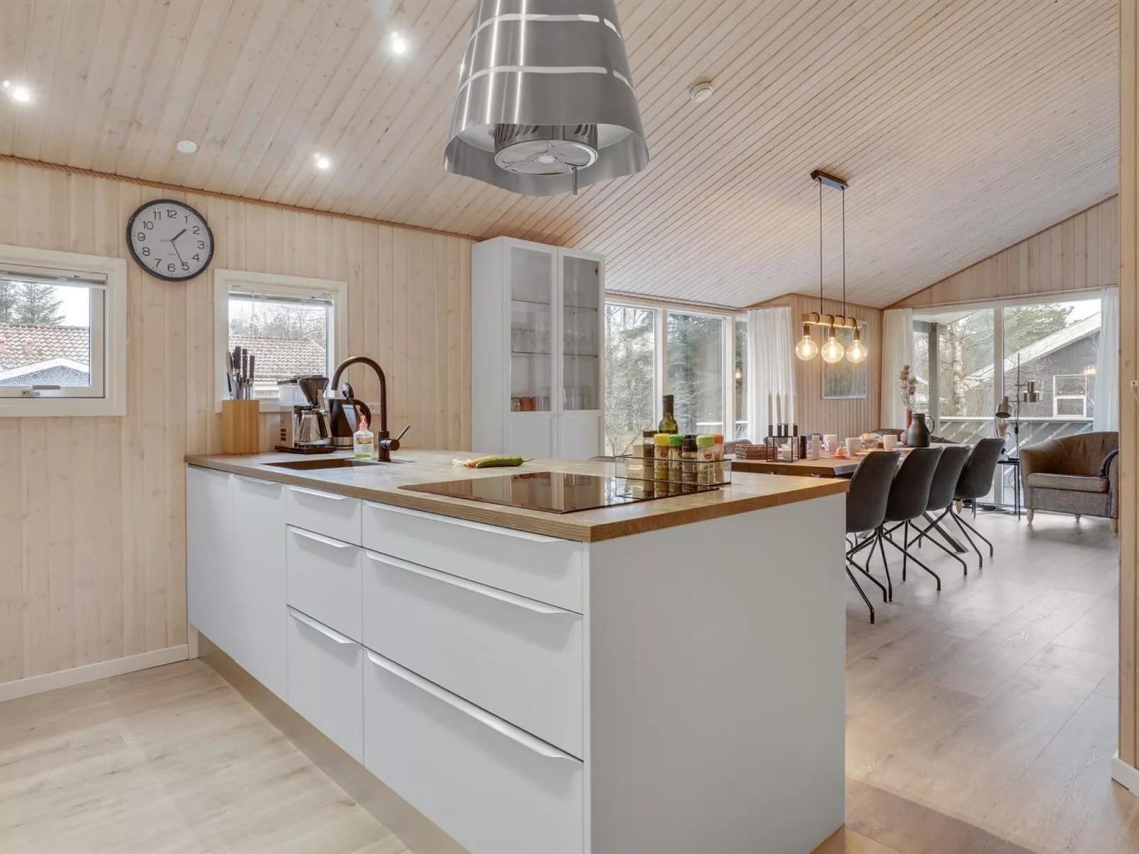 "Sighbiorn" - 950m from the sea-Inside