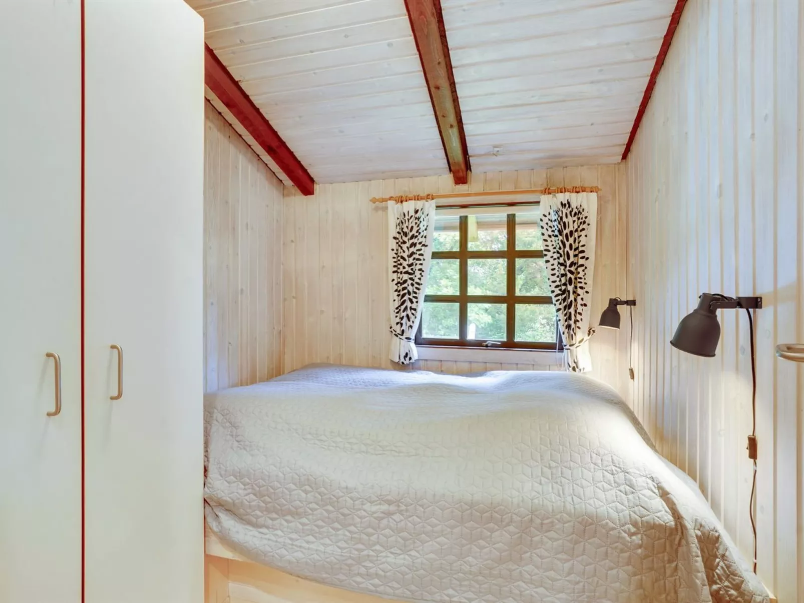 "Gail" - 400m to the fjord-Inside