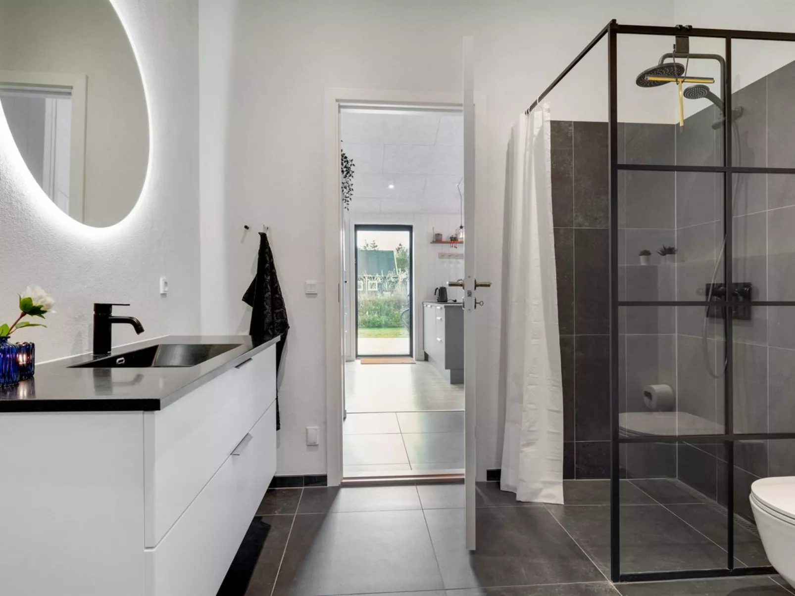 "Sinna" -  from the sea-Drinnen