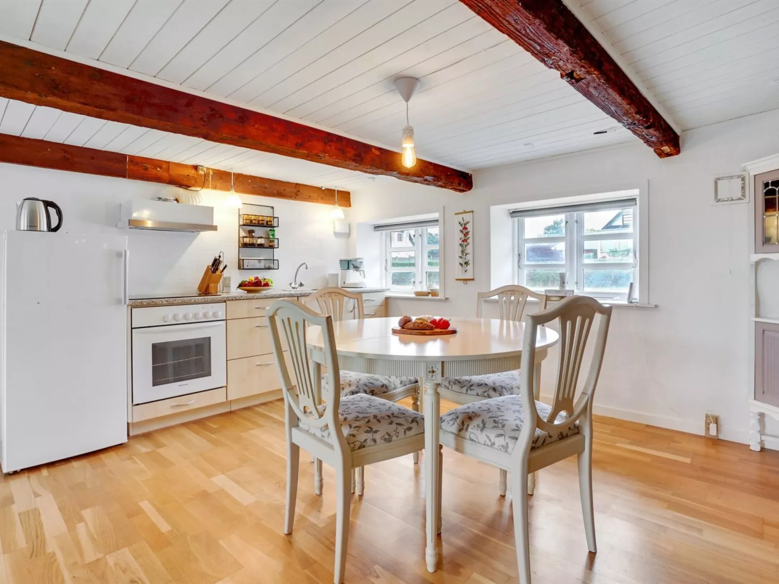 "Miko" - 19km from the sea-Inside