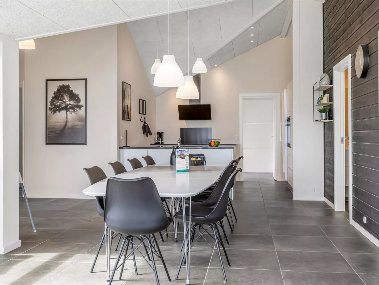 "Eino" - 30m from the sea-Inside