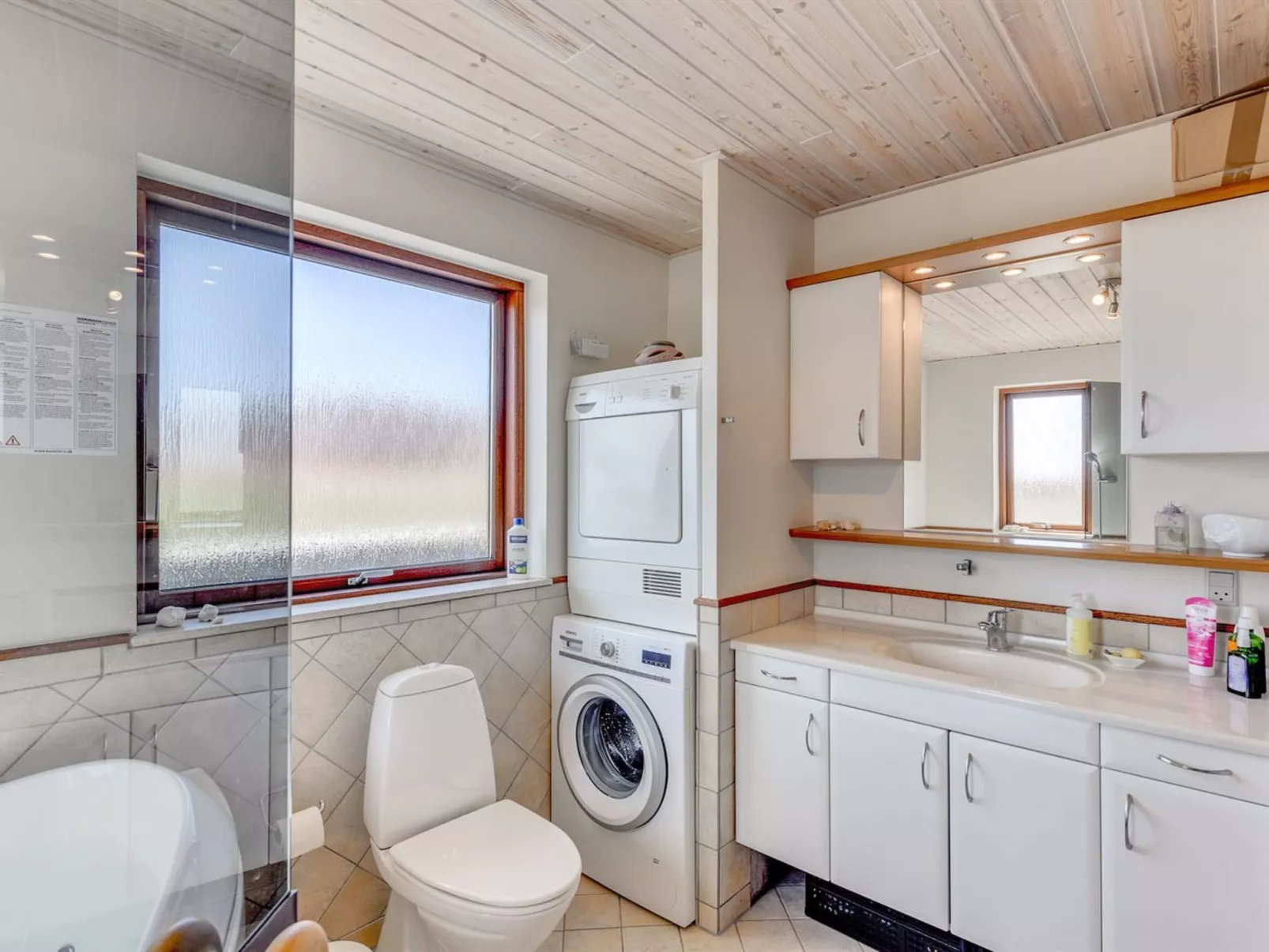 "Arngrim" - 100m from the sea-Inside