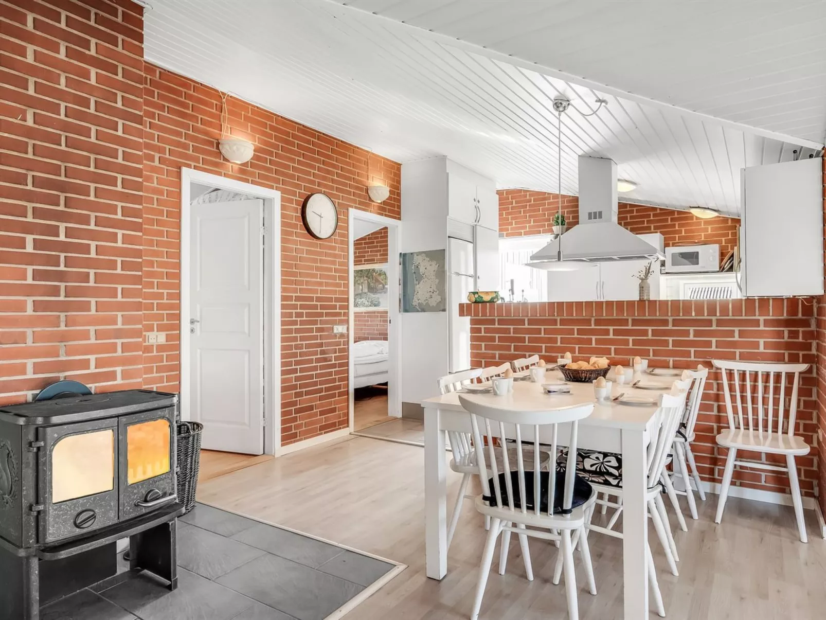 "Fia" -  from the sea-Drinnen