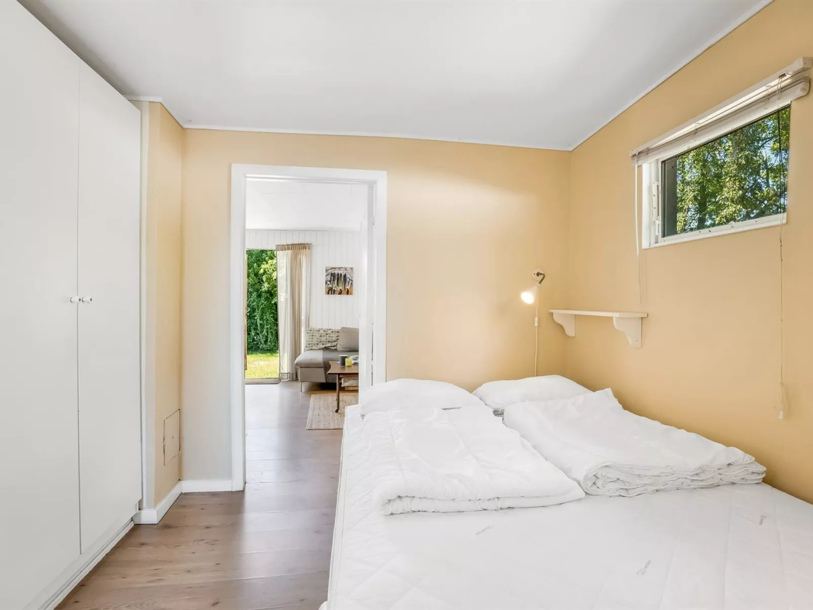 "Carly" - 100m from the sea-Drinnen