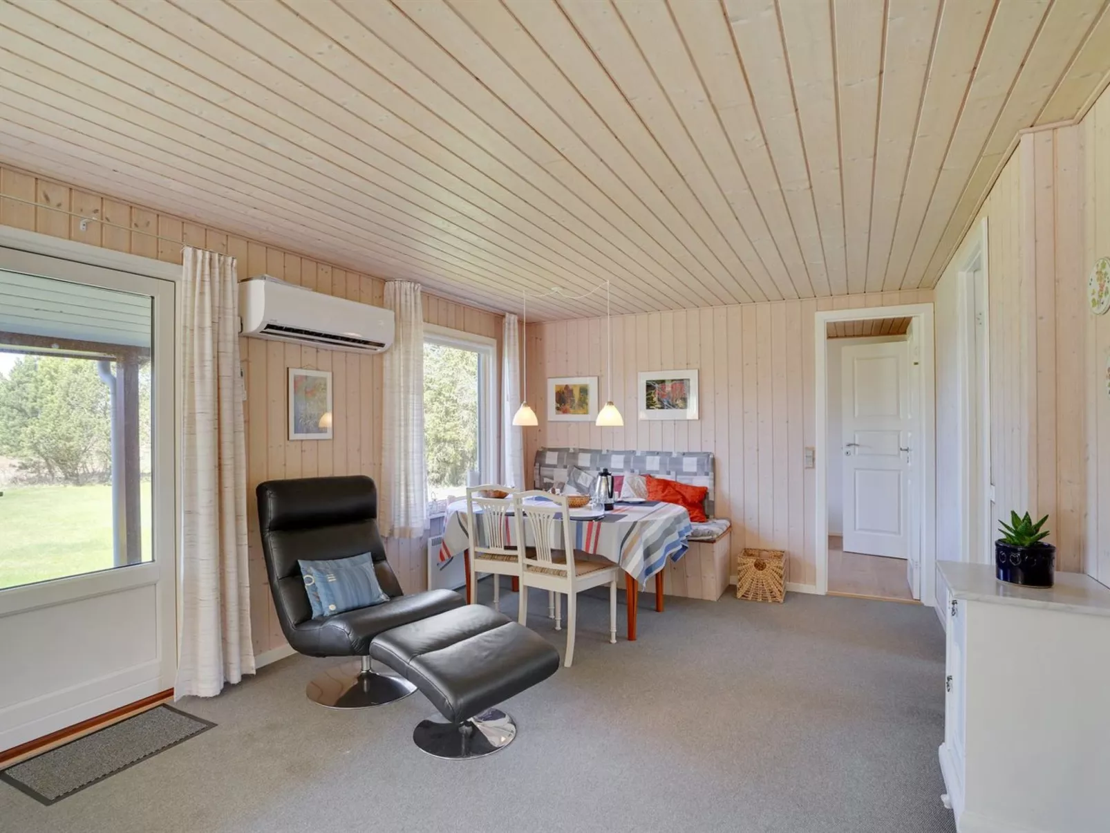 "Josefiina" - 450m to the fjord-Inside