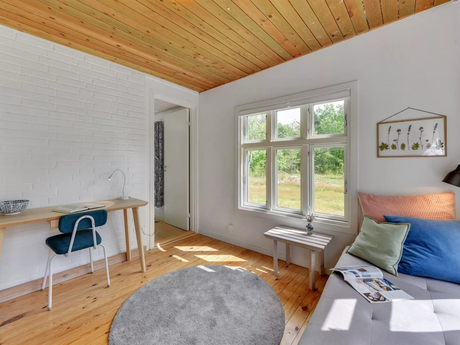 "Sebastian" - 100m to the fjord-Inside