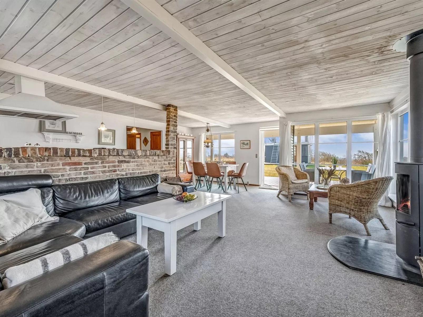 "Bjart" - 50m to the fjord-Dedans