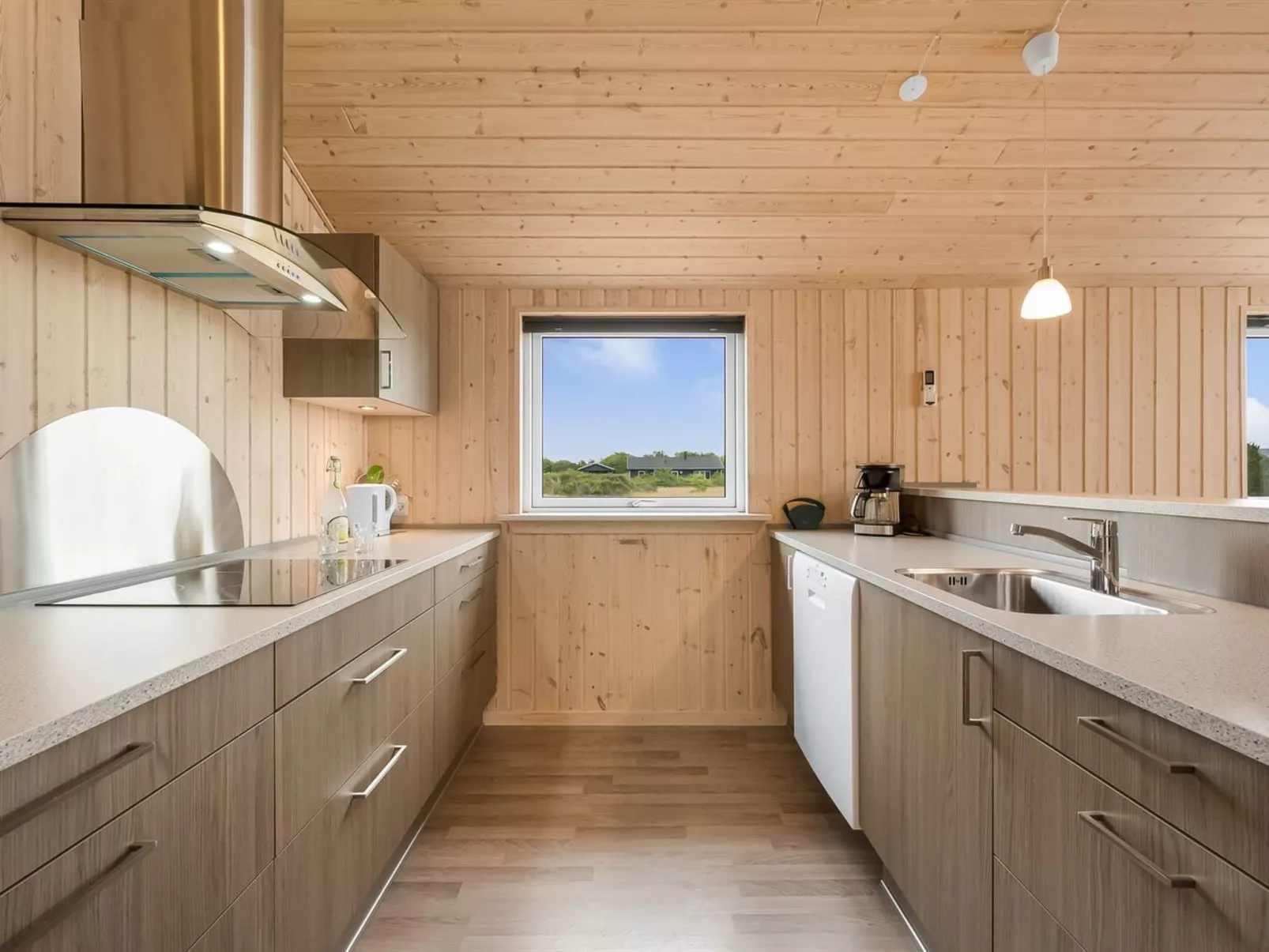 "Clement" - 500m to the fjord-Drinnen