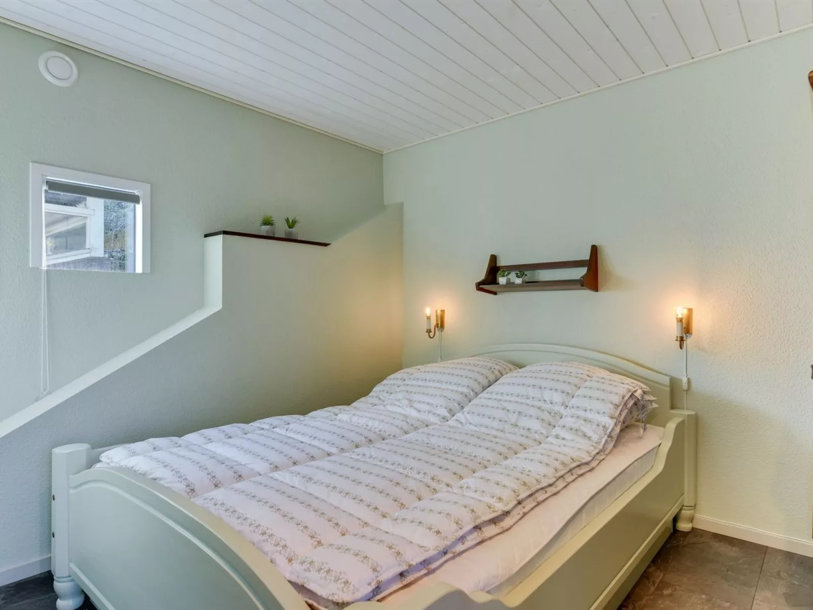 "Haraldina" - 350m to the fjord-Inside