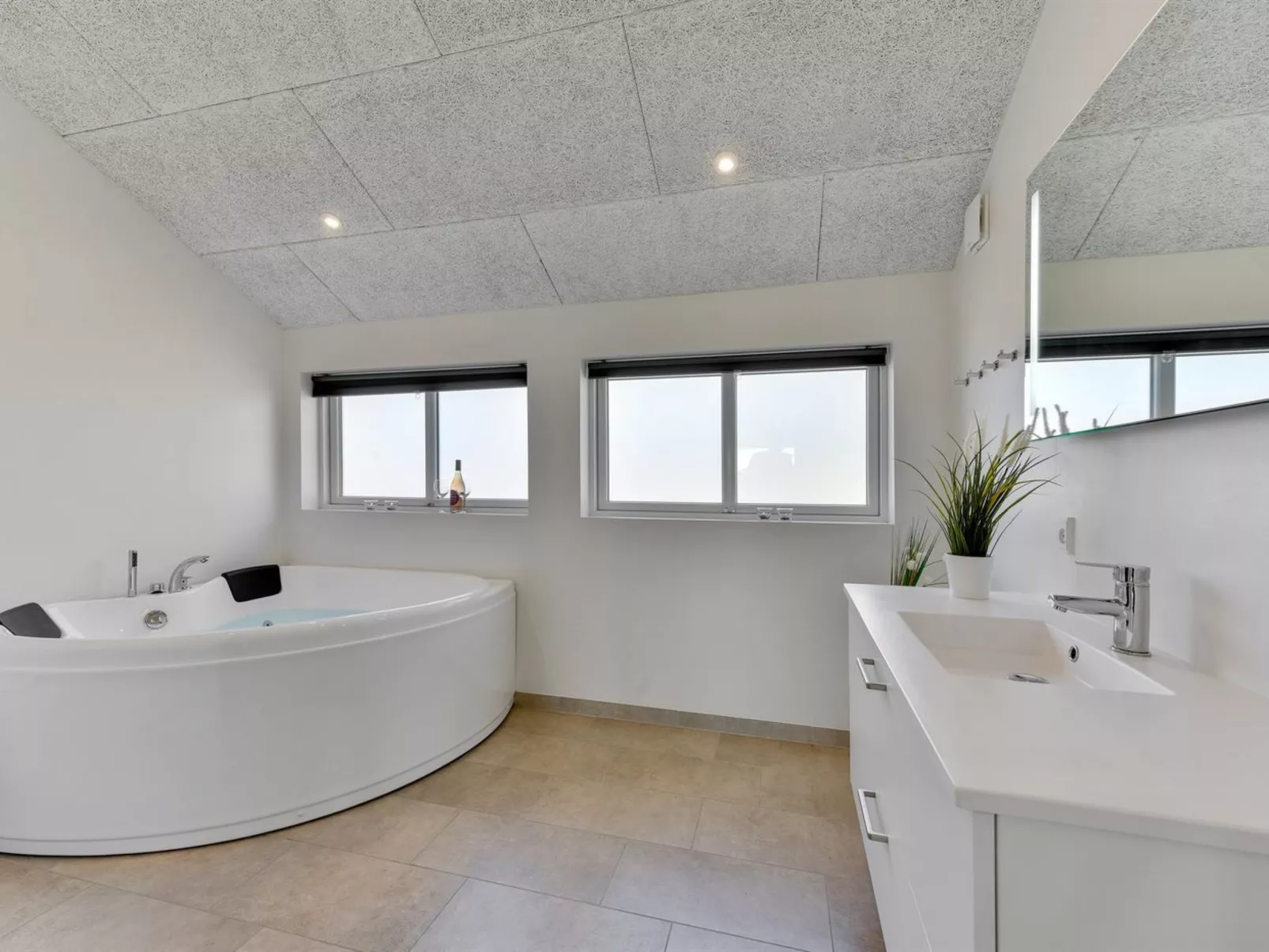 "Karen" - 900m from the sea-Drinnen